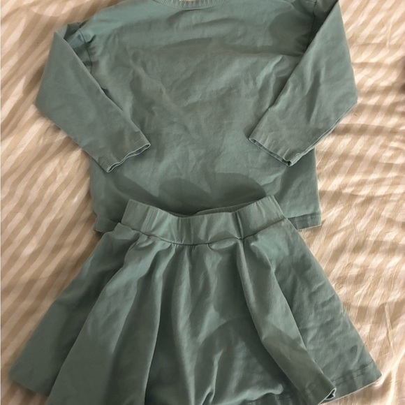 Holley & Sage Green Long Sleeve Top and Skirt Set Size 4T - Picture 3 of 5